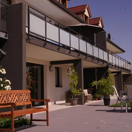 Sainte Hune Et Panzió 3*