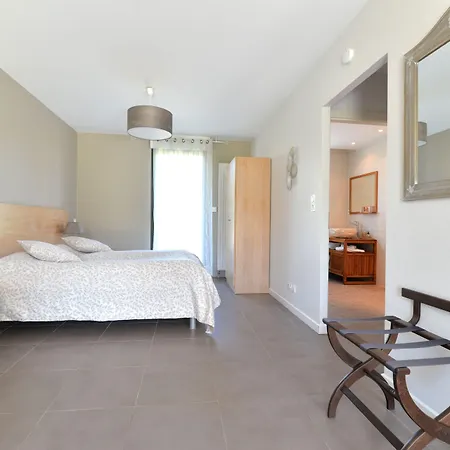 Sainte Hune Et Panzió 3*